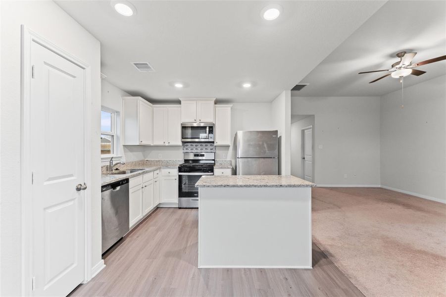 Furnished interior view inside a new home in Sweetwater Ridge, Conroe (Image 9). Furnished interior view inside a new home in Sweetwater Ridge, Conroe (Image 9).