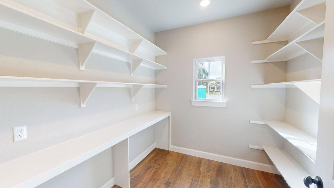 Spacious, unfurnished interior of a new home in , Lake Jackson (Image 28).