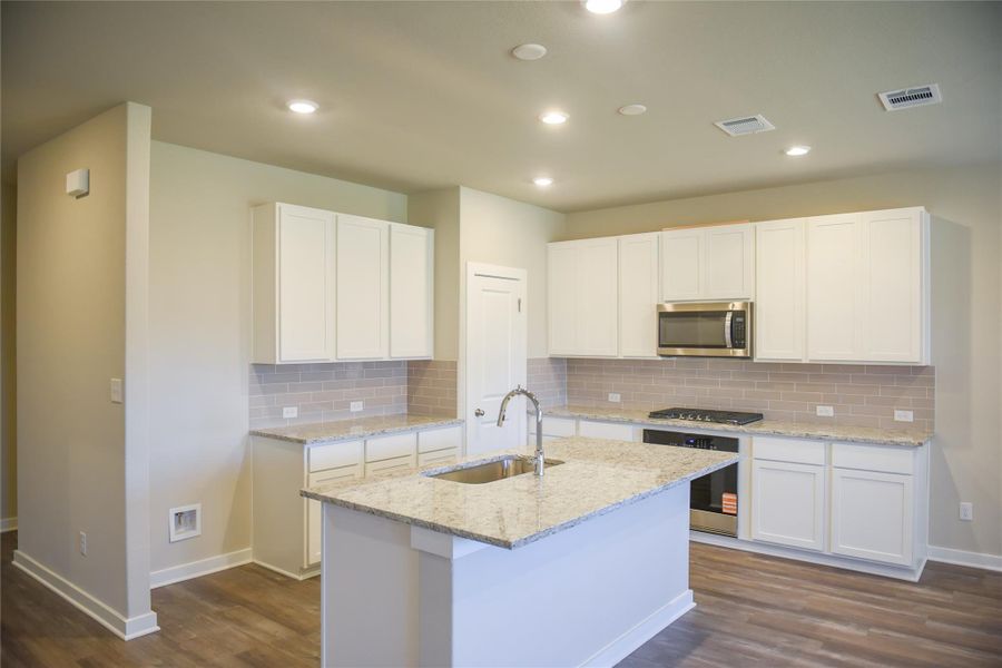 Light & Bright Open Concept Kitchen Light & Bright Open Concept Kitchen