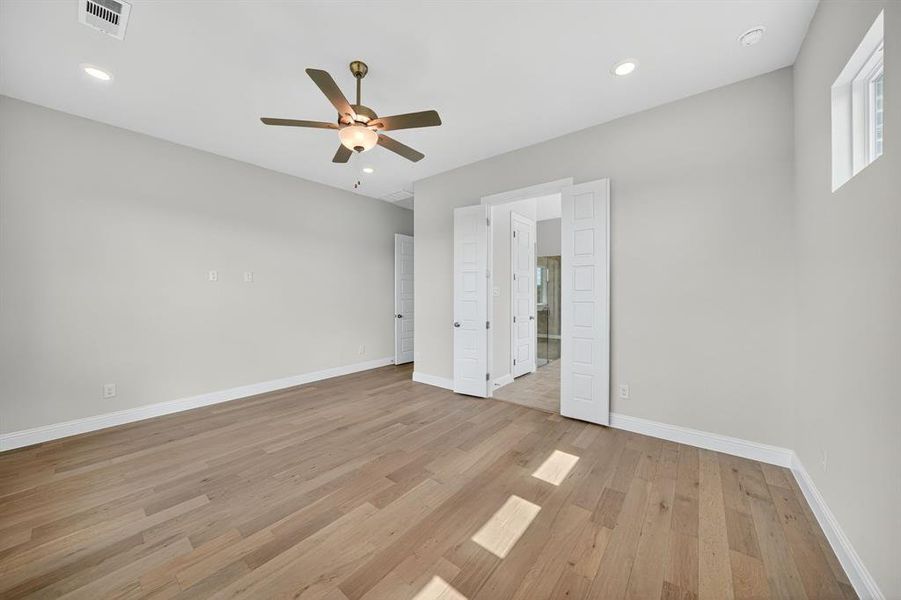Spacious, unfurnished interior of a new home in Walsh Ranch, Fort Worth (Image 22).