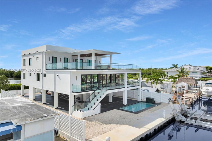 Condo located in Key Largo, FL showcasing its design and architecture (Image 3).