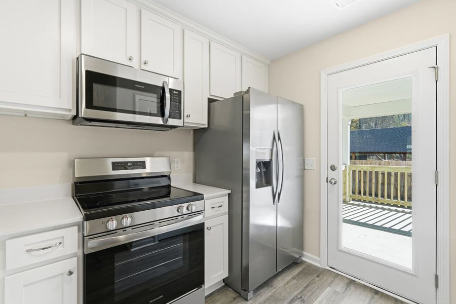 Representative furnished interior of a home built from the Dogwood B 1-Car by McGuinn Homes in Select Homesites Ridgeland, Ridgeland (Image 6).