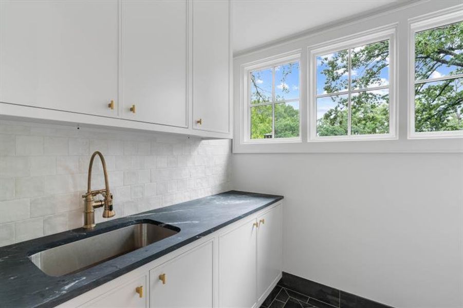 Furnished interior view inside a new home in , Atlanta (Image 45).