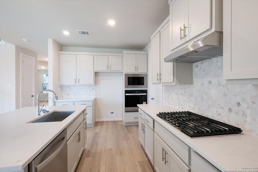 Furnished interior view inside a new home in Foxbrook, Cibolo (Image 5).
