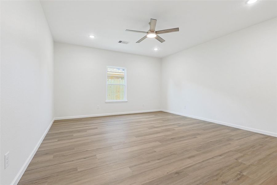 Spacious, unfurnished interior of a new home in , Pearland (Image 19).
