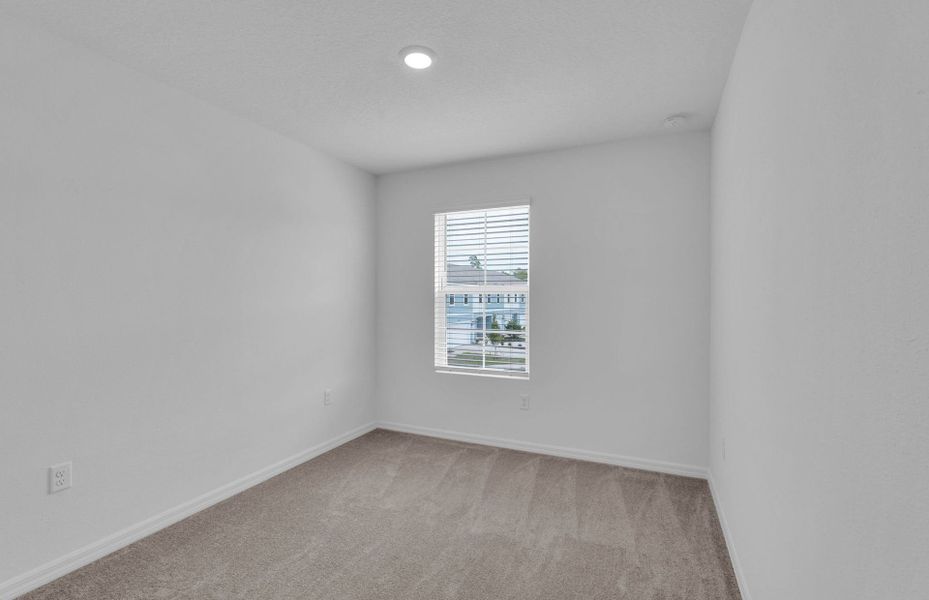 Spacious, unfurnished interior of a new home in Normandy Pines, Jacksonville (Image 17).