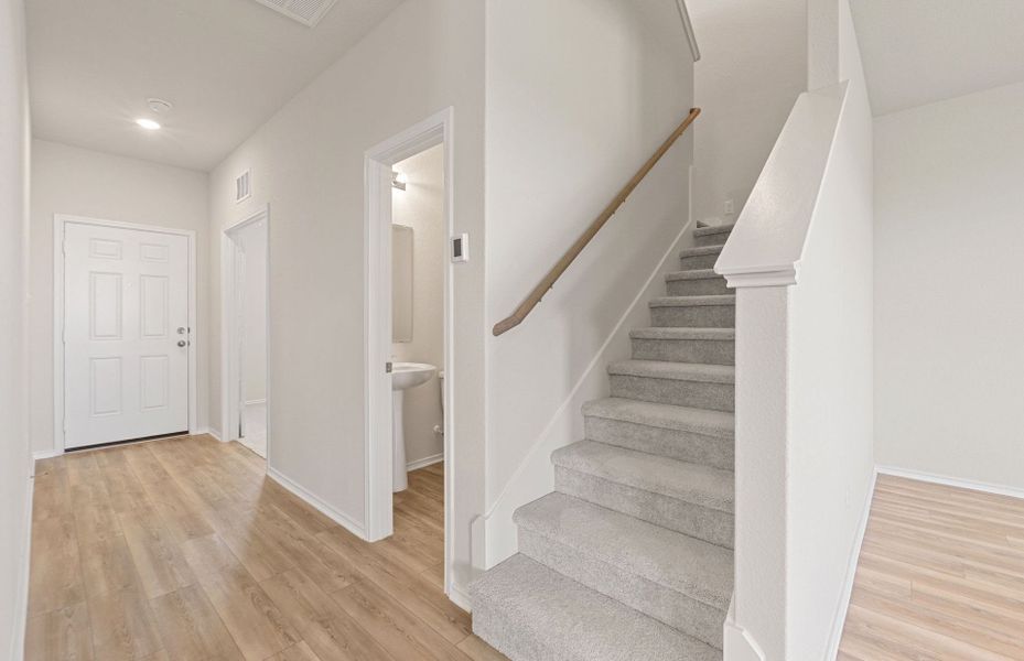 Spacious, unfurnished interior of a new home in Sonterra, Jarrell (Image 15).