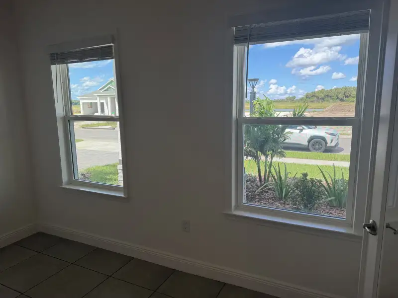 Spacious, unfurnished interior of a new home in Malabar Springs, Palm Bay (Image 13).