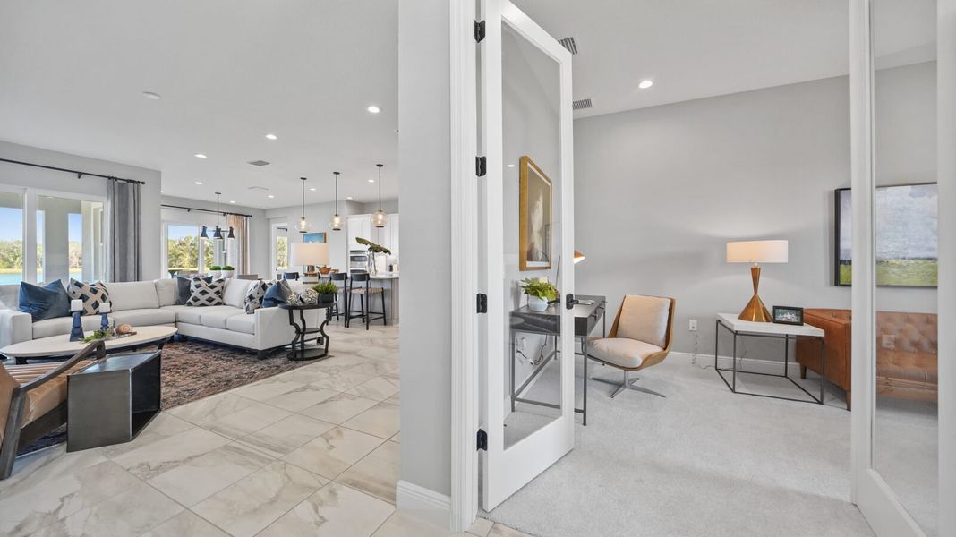 Representative furnished interior of a home built from the Sea Mist by Neal Communities in Vistera of Venice, Venice (Image 17).