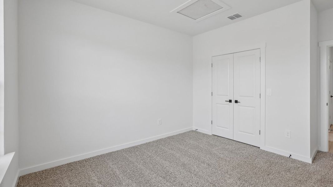 Spacious, unfurnished interior of a new home in Rosenbusch Ranch, Leander (Image 34).