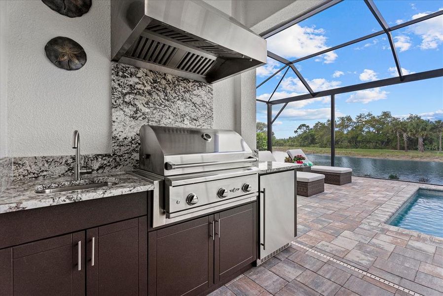 Exterior details and patio area of a home in Gran Place, Venice (Image 27).
