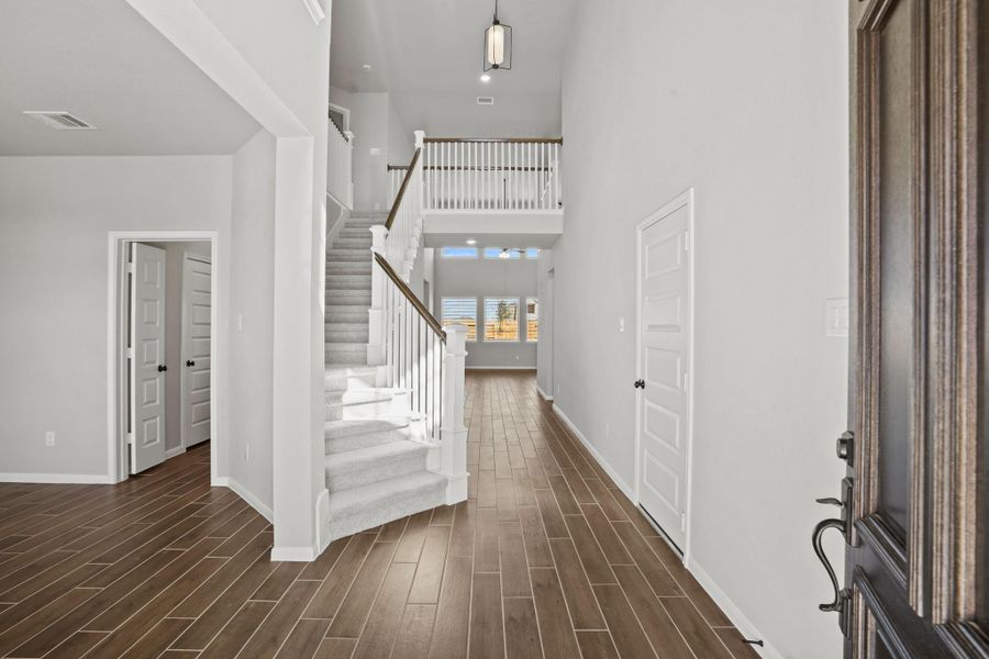 Welcoming foyer (*Photo not of actual home and used for illustration purposes only.) Welcoming foyer (*Photo not of actual home and used for illustration purposes only.)