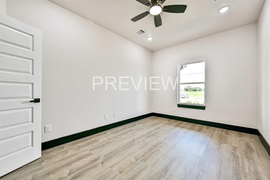 Spacious, unfurnished interior of a new home in , Angleton (Image 29).
