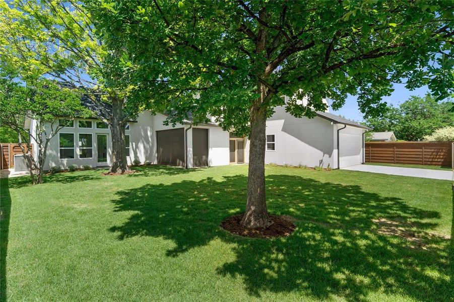 Exterior details and patio area of a home in , Dallas (Image 28).