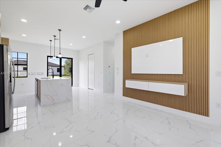 Spacious, unfurnished interior of a new home in , Lehigh Acres (Image 22).