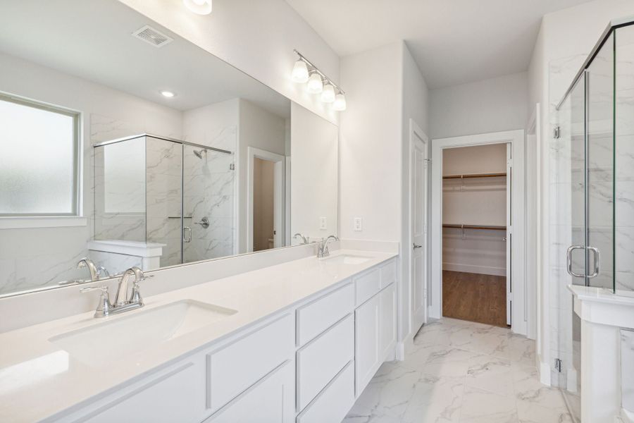 Furnished interior view inside a new home in Dove Hollow, Waxahachie (Image 9).