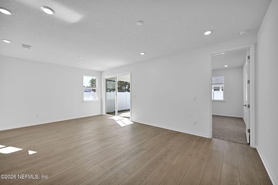 Spacious, unfurnished interior of a new home in Murray Farms, Middleburg (Image 17).
