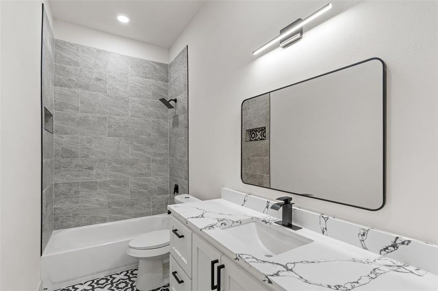 Spacious, unfurnished interior of a new home in , Granbury (Image 6). Spacious, unfurnished interior of a new home in , Granbury (Image 6).