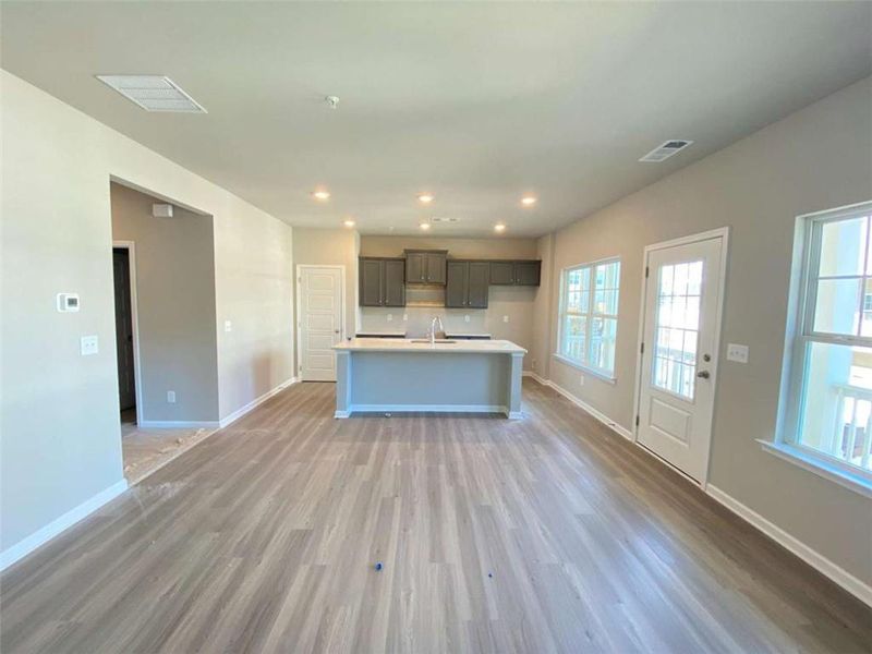 Spacious, unfurnished interior of a new home in Ross Pointe, Kennesaw (Image 11).