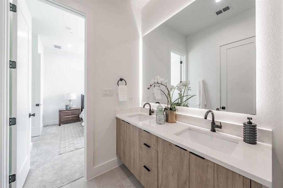 Furnished interior view inside a new home in , Dallas (Image 5).