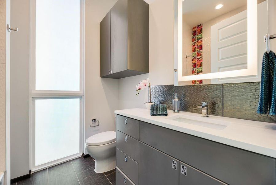 Furnished interior view inside a new home in , Dallas (Image 25).