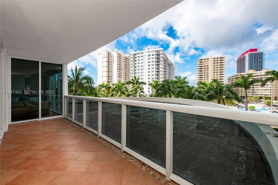 Condo located in Hallandale Beach, FL showcasing its design and architecture (Image 3).