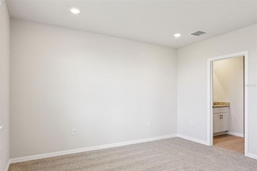 Spacious, unfurnished interior of a new home in Crescent Lakes - Premier Series, Punta Gorda (Image 14).