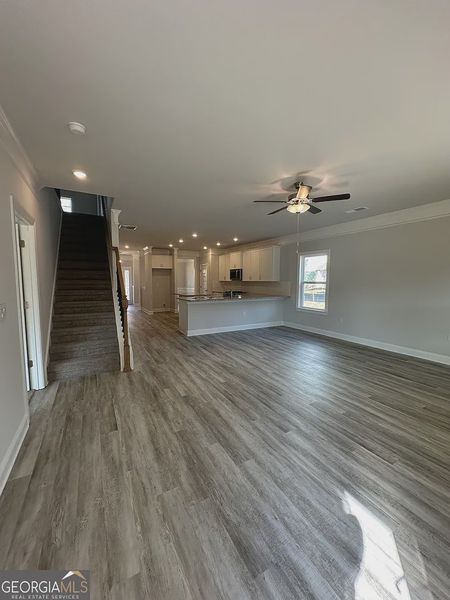 Spacious, unfurnished interior of a new home in Mirror Lake at South Harbour, Villa Rica (Image 14).