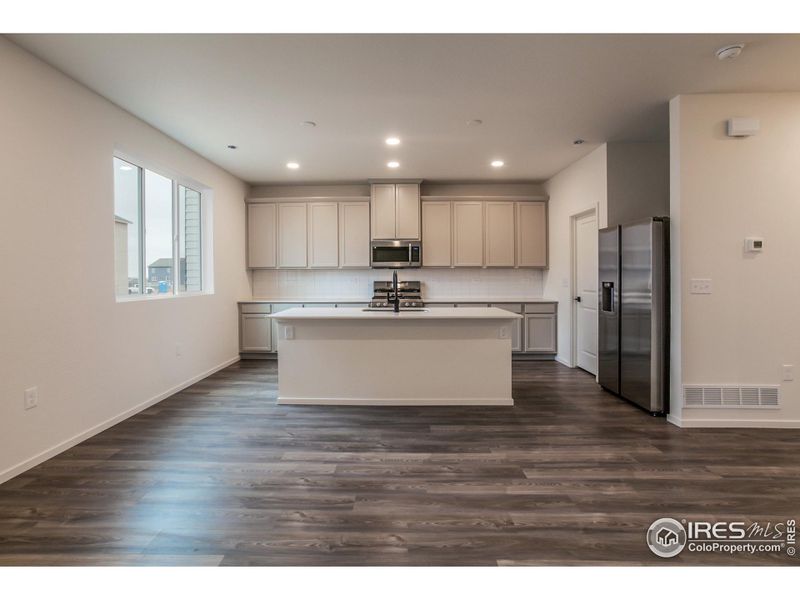 EXAMPLE PHOTO: KITCHEN W/ S.S. APPLIANCES