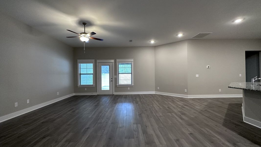 Spacious, unfurnished interior of a new home in Veterans Cove, Murfreesboro (Image 18).