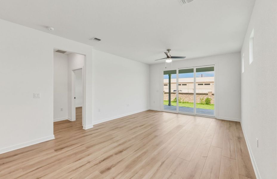 Spacious, unfurnished interior of a new home in Sun City Texas, Georgetown (Image 25).