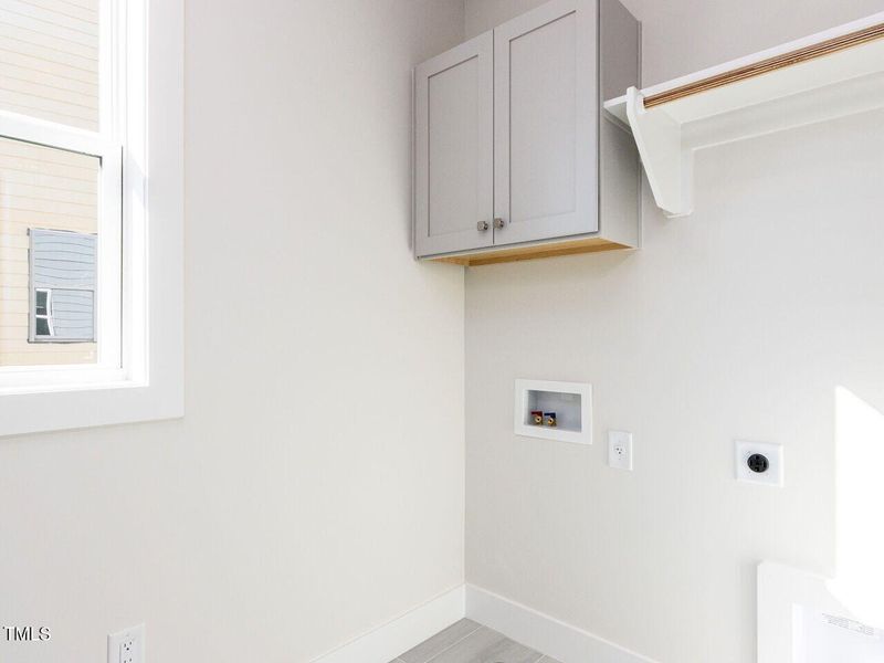 024-1280x960-laundry-room