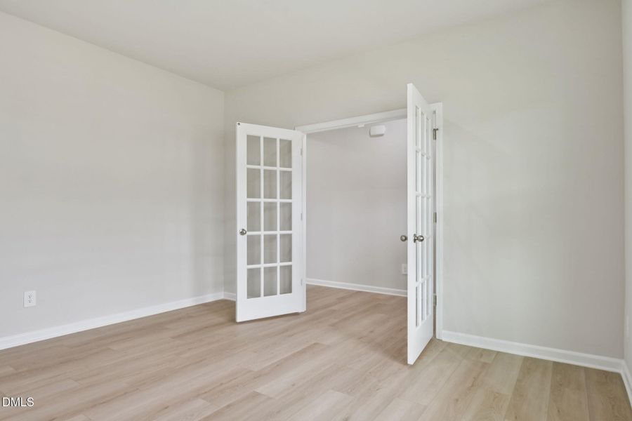 16-web-or-mls-Oak Manor - Raleigh - 716