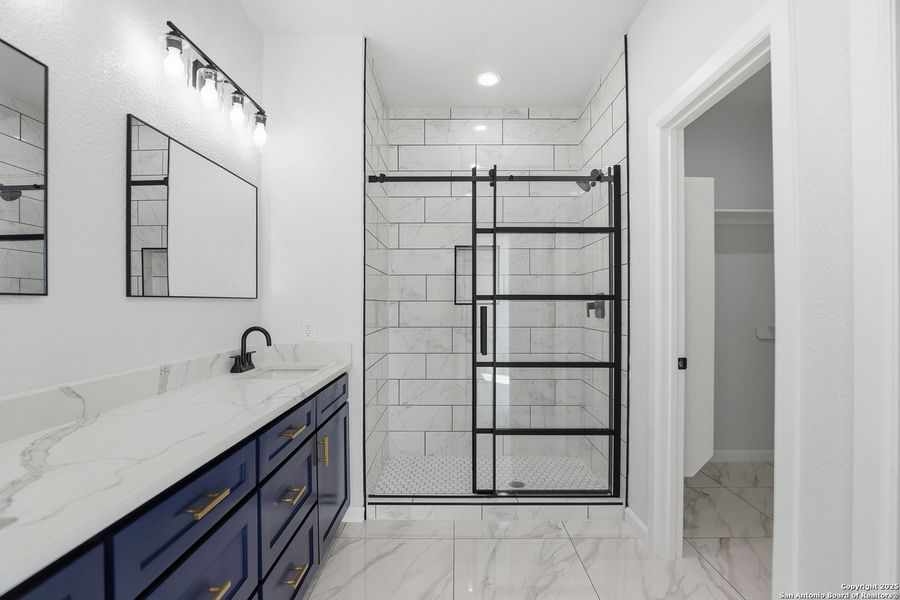 Furnished interior view inside a new home in , Atascosa (Image 15).