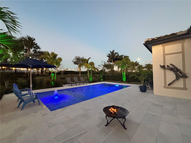 Exterior details and patio area of a home in , Parkland (Image 4).