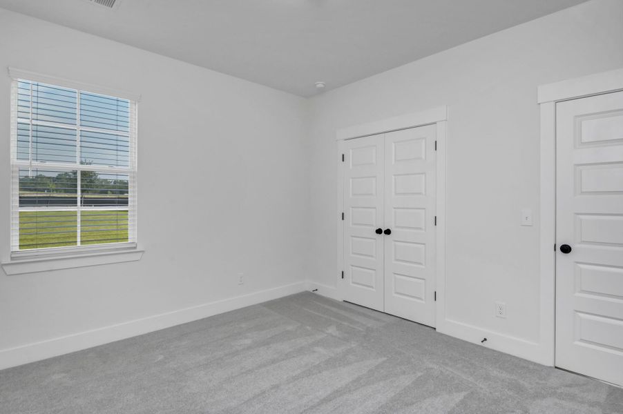 Spacious, unfurnished interior of a new home in Ferry Grove, Lexington (Image 15).