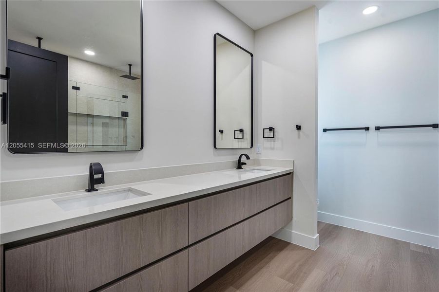 Master Bathroom Master Bathroom