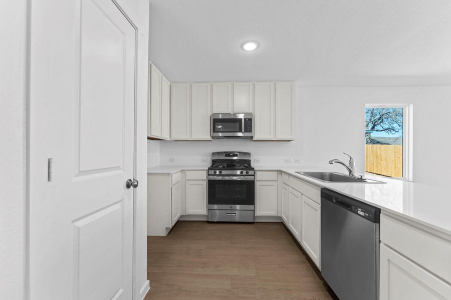 Furnished interior view inside a new home in Friendship Oaks, Fredericksburg (Image 5).