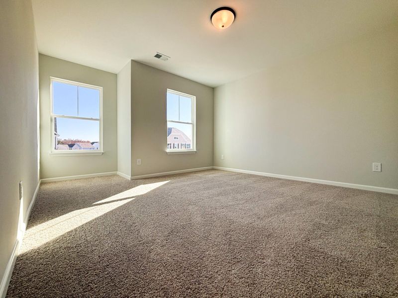Spacious, unfurnished interior of a new home in Harrington, Greenville (Image 15).