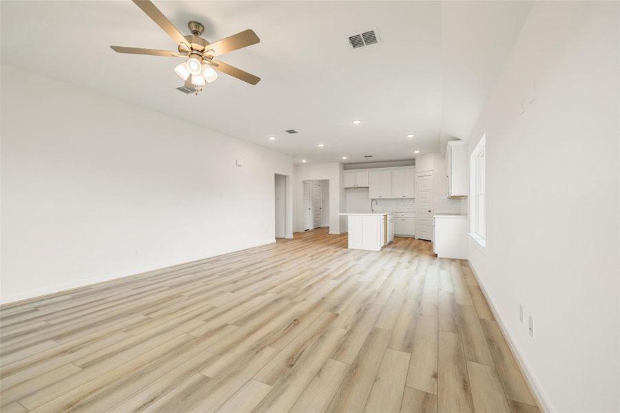Spacious, unfurnished interior of a new home in River Ranch, Dayton (Image 31).