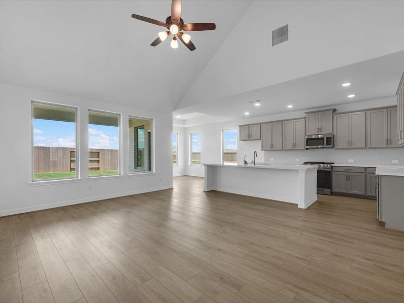 Spacious, unfurnished interior of a new home in Sunterra, Katy (Image 16).
