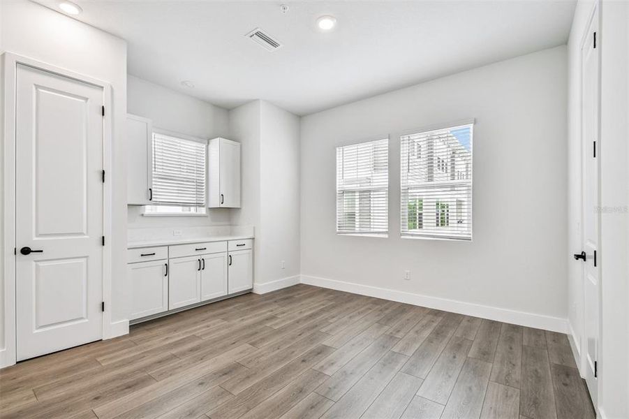 Spacious, unfurnished interior of a new home in Towns at Union, St. Petersburg (Image 28). Spacious, unfurnished interior of a new home in Towns at Union, St. Petersburg (Image 28).