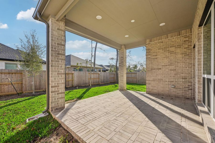 Exterior details and patio area of a home in The Woodlands Hills, Willis (Image 31).