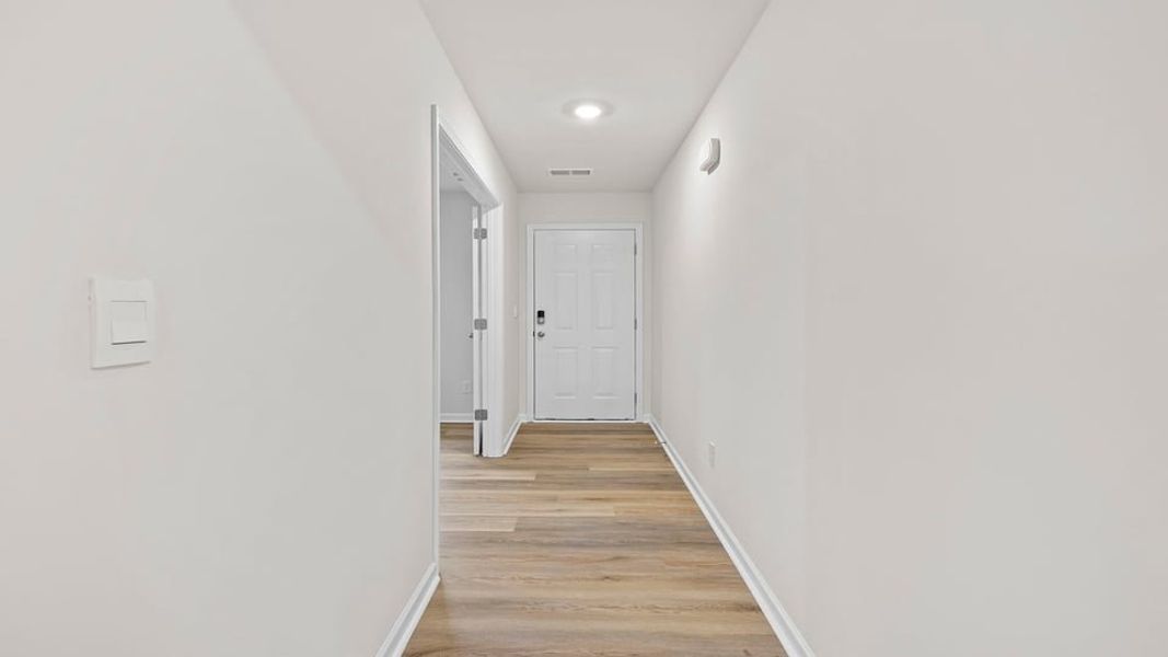 Spacious, unfurnished interior of a new home in Cedar Gap, Fountain Inn (Image 16).