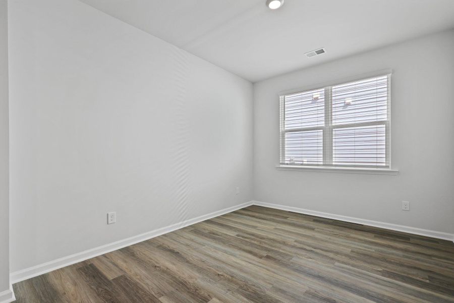 Spacious, unfurnished interior of a new home in Sheep Island, Summerville (Image 18).