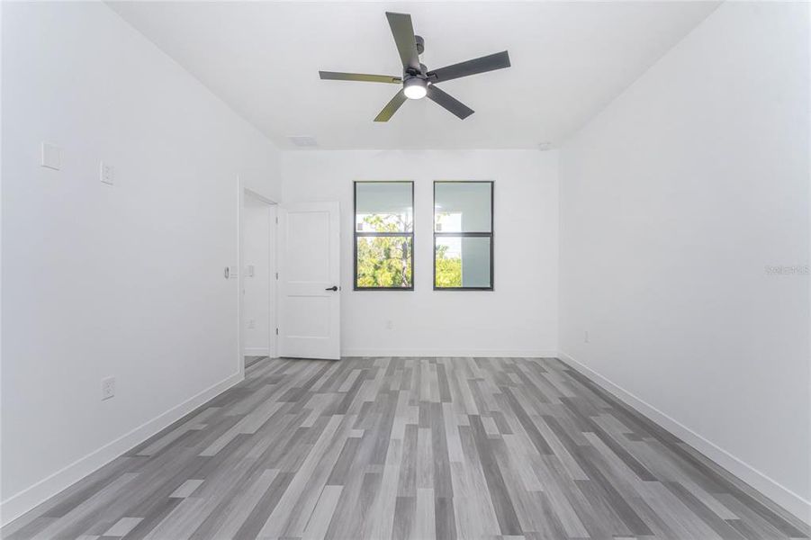 Spacious, unfurnished interior of a new home in , Port Charlotte (Image 46).
