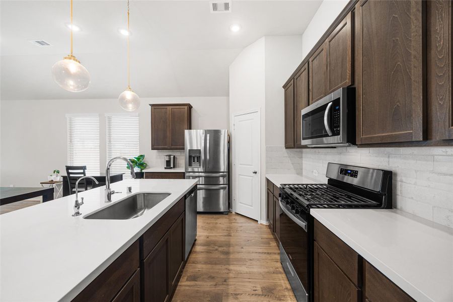 Oversized Quartz Island