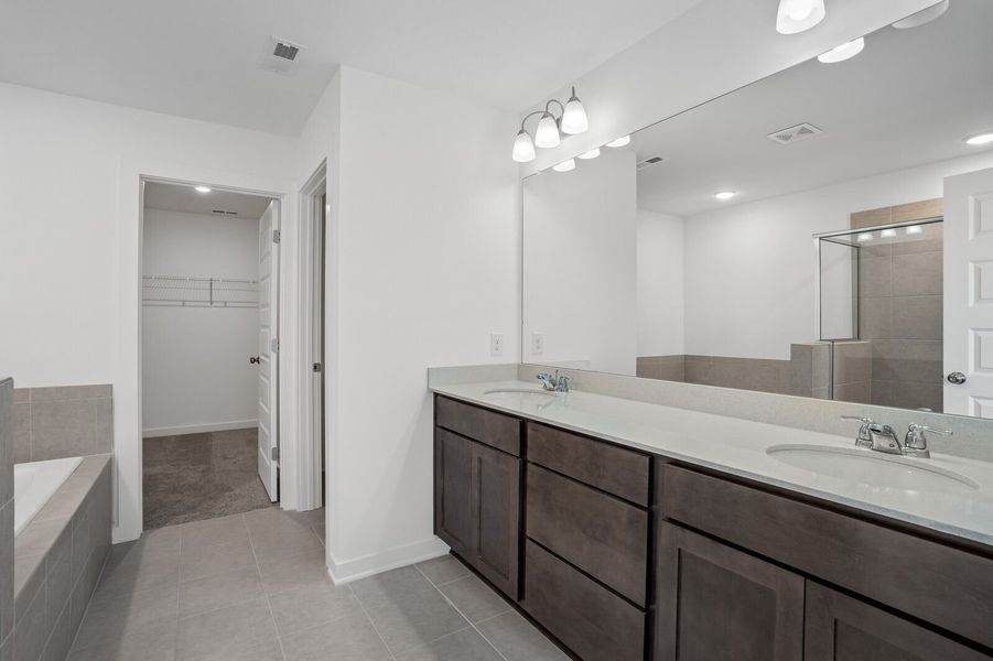 Furnished interior view inside a new home in Sage Farms, White House (Image 63).