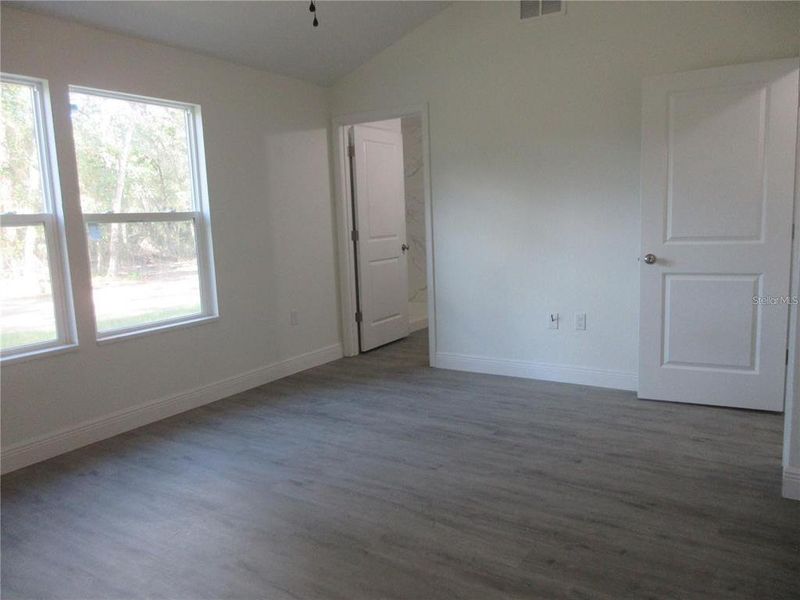Spacious, unfurnished interior of a new home in , Ocklawaha (Image 8).