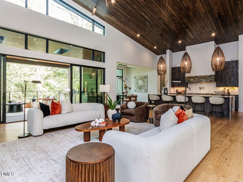 016-1280x960-living-room